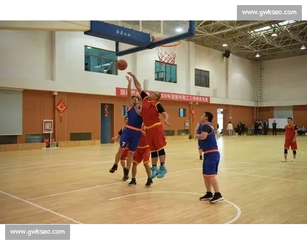 现代篮球比赛进攻战术体系构建与实战运用策略创新与团队协作要点剖析