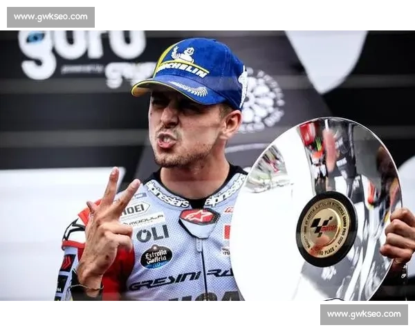 极速争锋：摩托车赛场上的速度与激情较量全纪录